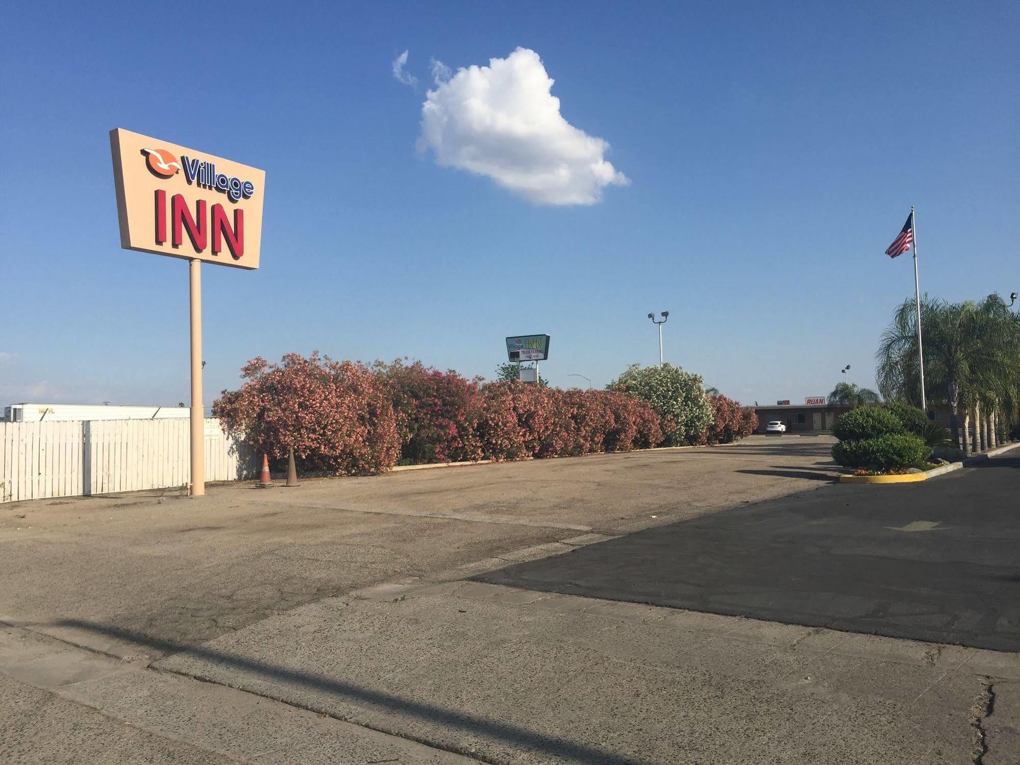 Village Inn Туларе Экстерьер фото